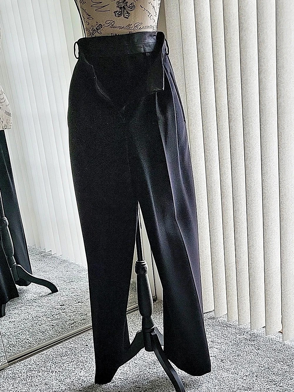 Donna Karen Classic Style Wool Pants in Black Like New